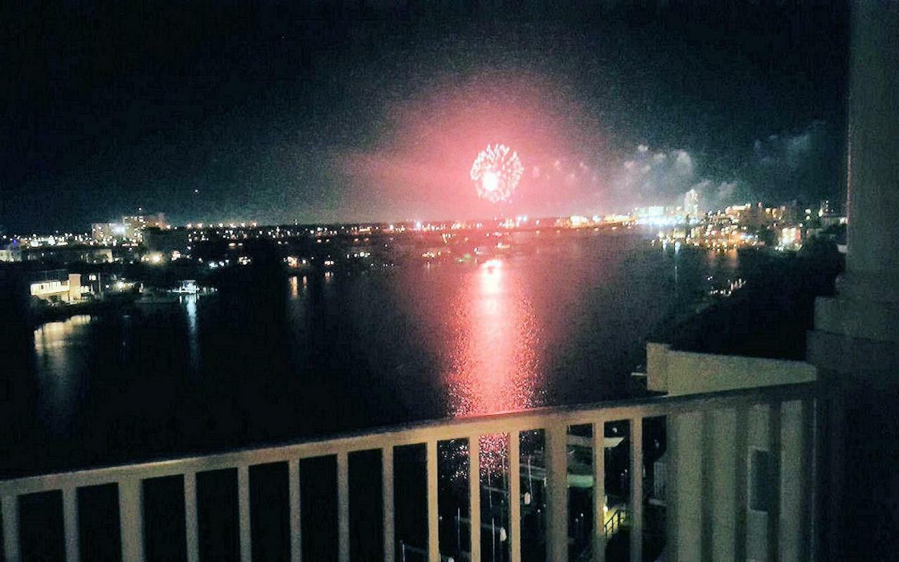 Luxury 5 Star Condominium Water Front 3 Beds 2 Bath Pool Hot-Tub Beach And City Views เคลียร์วอเตอร์บีช ภายนอก รูปภาพ